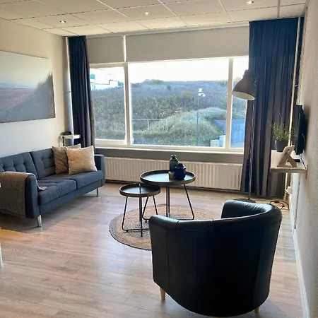 密斯托拉公寓 *