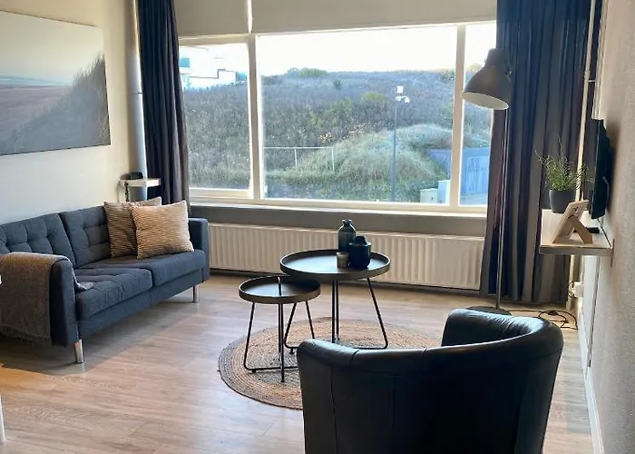 密斯托拉公寓 *